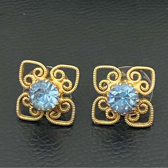 Vintage Unsigned Blue Topaz Gold-tone Filigree Ornate Flower Earrings 2.6g - Picture 9 of 13